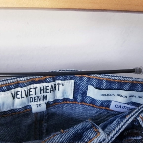 ✨️Brand new Velvet Heart Denim midi skirt- Size 27✨️ - Picture 3 of 3